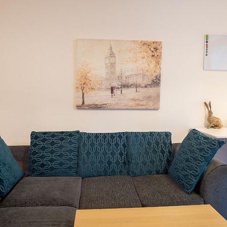 Spacious 1 Bed Apartment With Workspace, Coffee & Free Secure Parking Μπέρμιγχαμ Εξωτερικό φωτογραφία