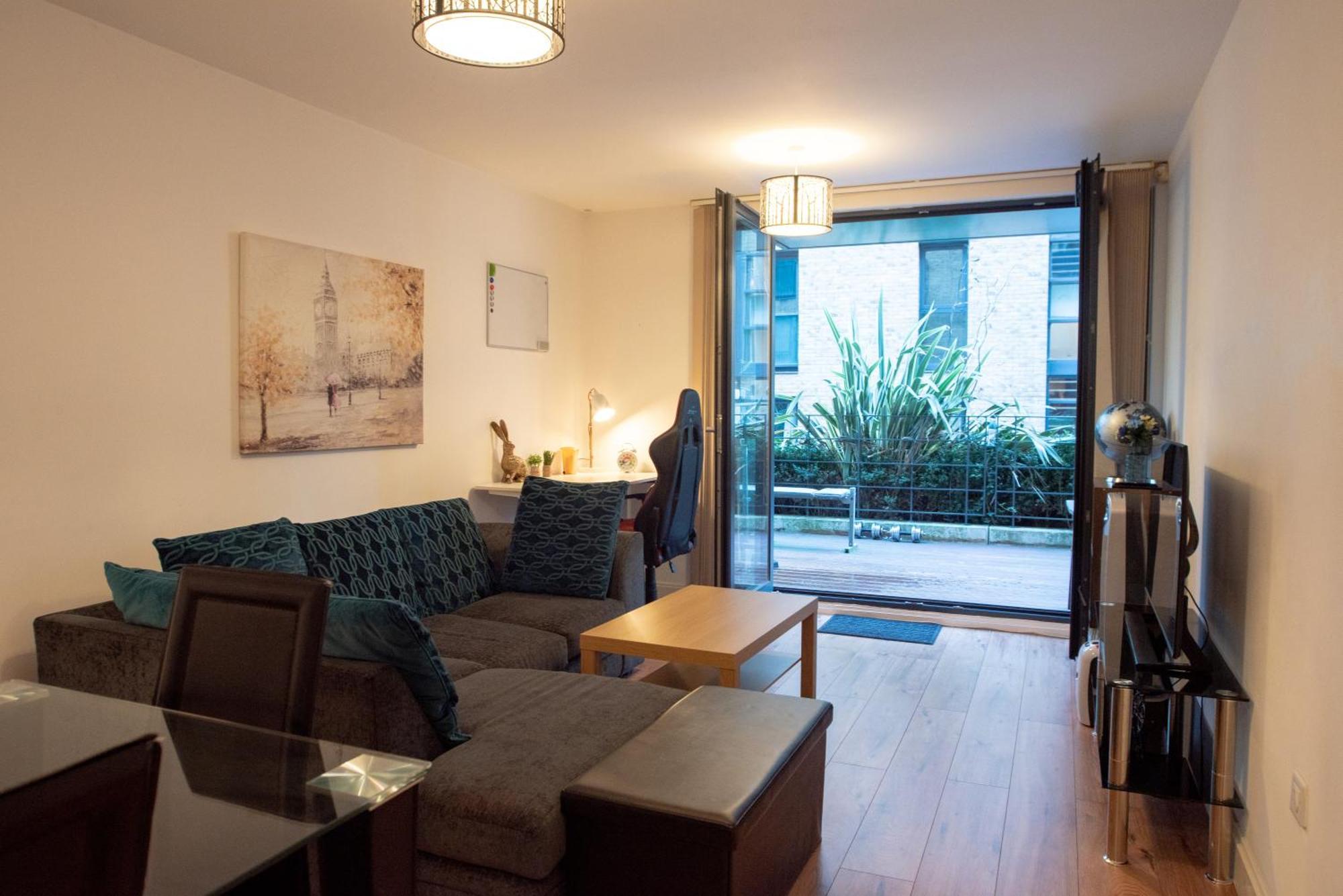 Spacious 1 Bed Apartment With Workspace, Coffee & Free Secure Parking Μπέρμιγχαμ Εξωτερικό φωτογραφία