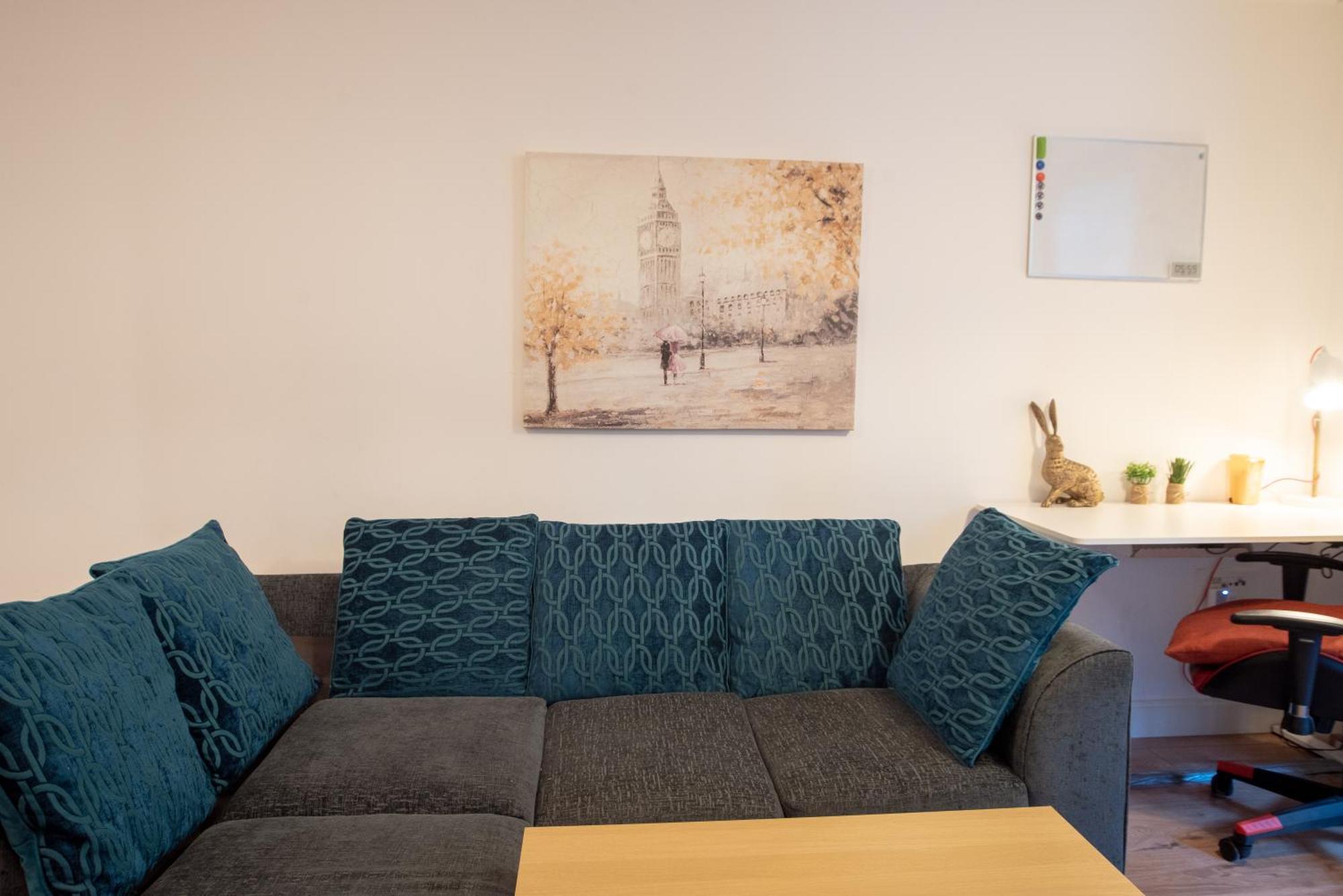 Spacious 1 Bed Apartment With Workspace, Coffee & Free Secure Parking Μπέρμιγχαμ Εξωτερικό φωτογραφία