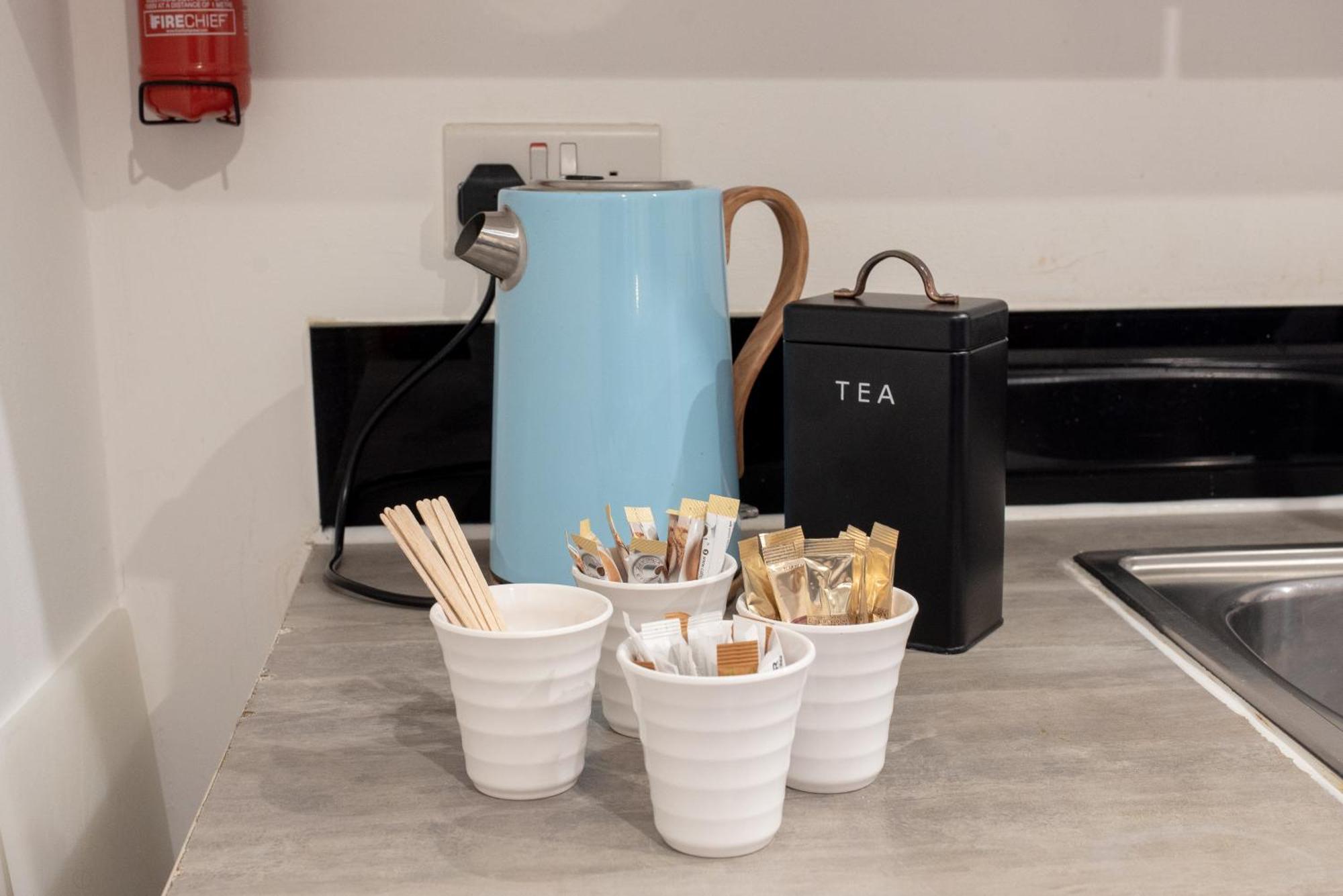 Spacious 1 Bed Apartment With Workspace, Coffee & Free Secure Parking Μπέρμιγχαμ Εξωτερικό φωτογραφία