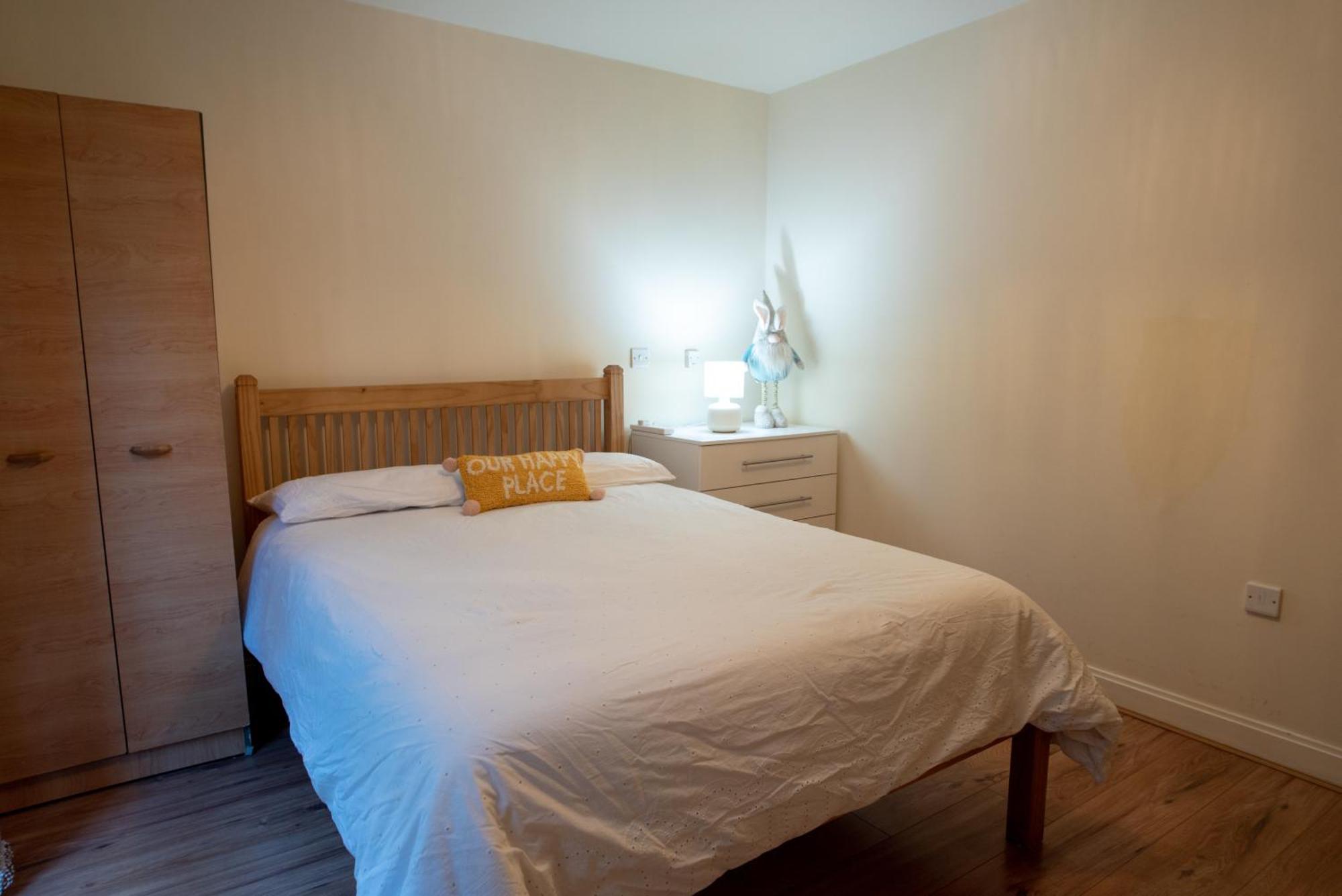 Spacious 1 Bed Apartment With Workspace, Coffee & Free Secure Parking Μπέρμιγχαμ Εξωτερικό φωτογραφία