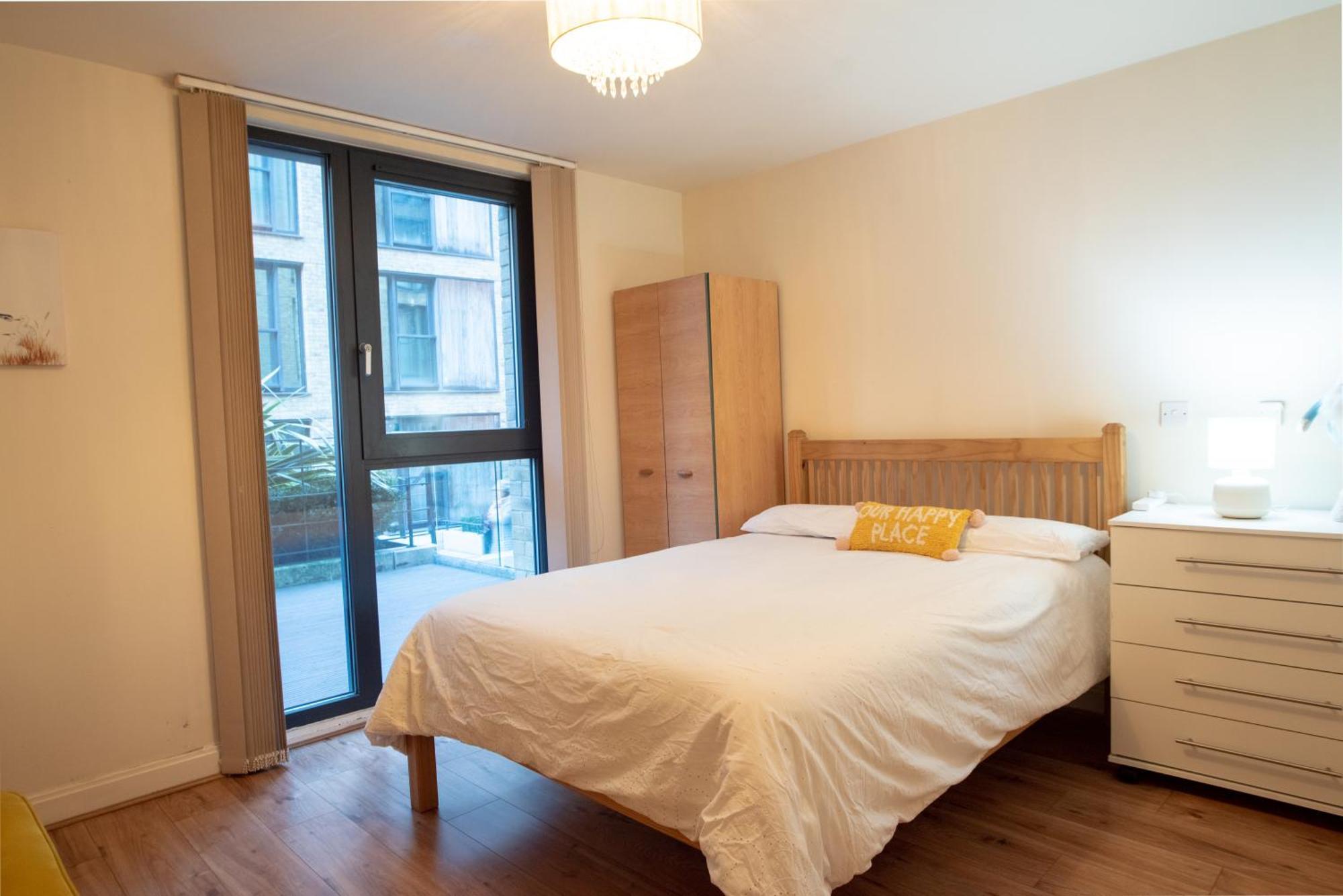 Spacious 1 Bed Apartment With Workspace, Coffee & Free Secure Parking Μπέρμιγχαμ Εξωτερικό φωτογραφία