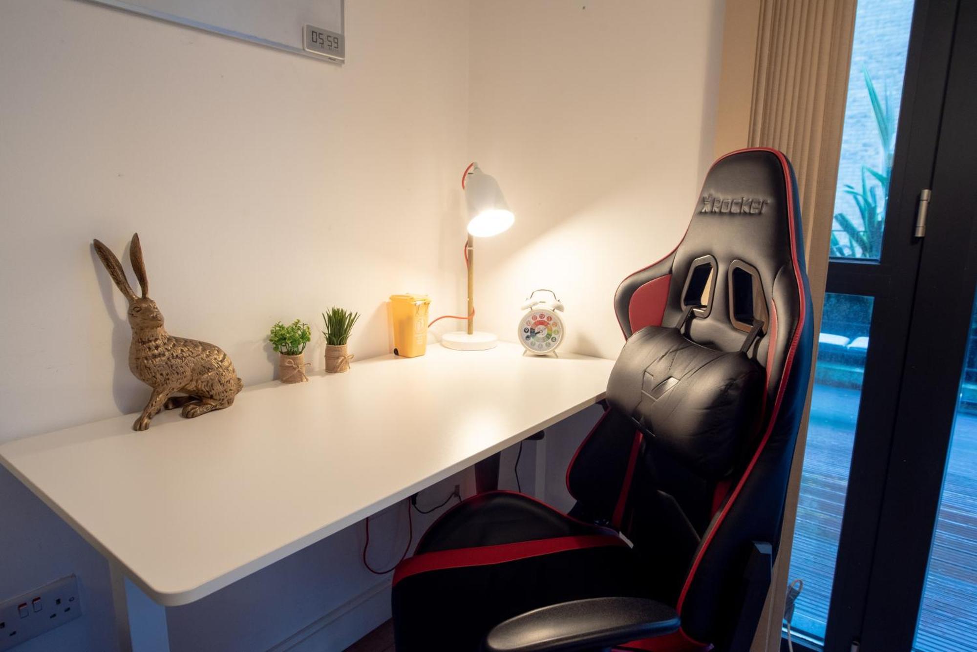 Spacious 1 Bed Apartment With Workspace, Coffee & Free Secure Parking Μπέρμιγχαμ Εξωτερικό φωτογραφία