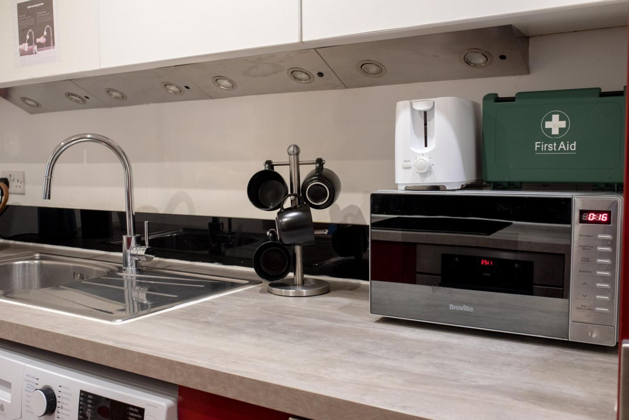 Spacious 1 Bed Apartment With Workspace, Coffee & Free Secure Parking Μπέρμιγχαμ Εξωτερικό φωτογραφία