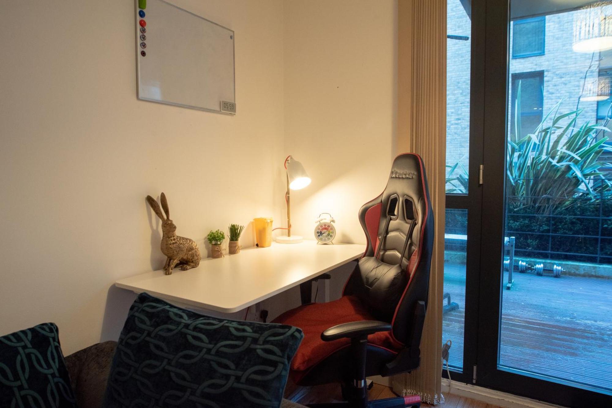 Spacious 1 Bed Apartment With Workspace, Coffee & Free Secure Parking Μπέρμιγχαμ Εξωτερικό φωτογραφία