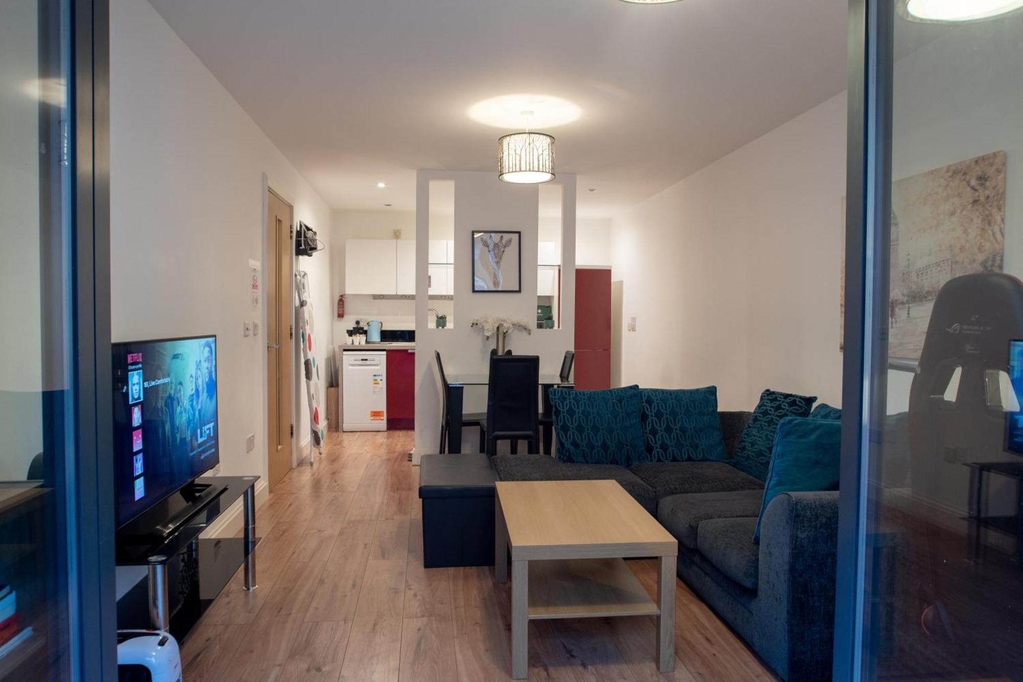 Spacious 1 Bed Apartment With Workspace, Coffee & Free Secure Parking Μπέρμιγχαμ Εξωτερικό φωτογραφία