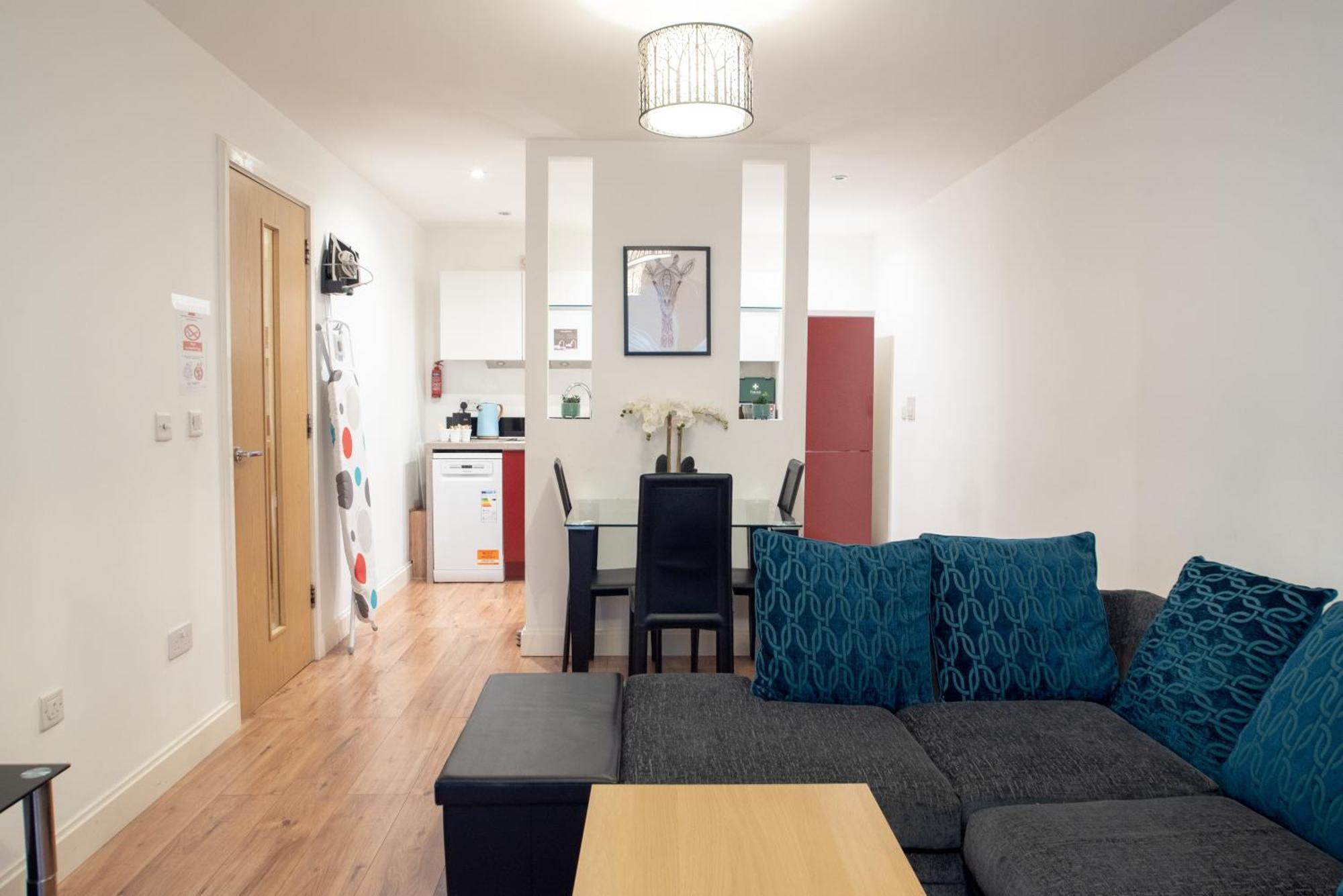 Spacious 1 Bed Apartment With Workspace, Coffee & Free Secure Parking Μπέρμιγχαμ Εξωτερικό φωτογραφία