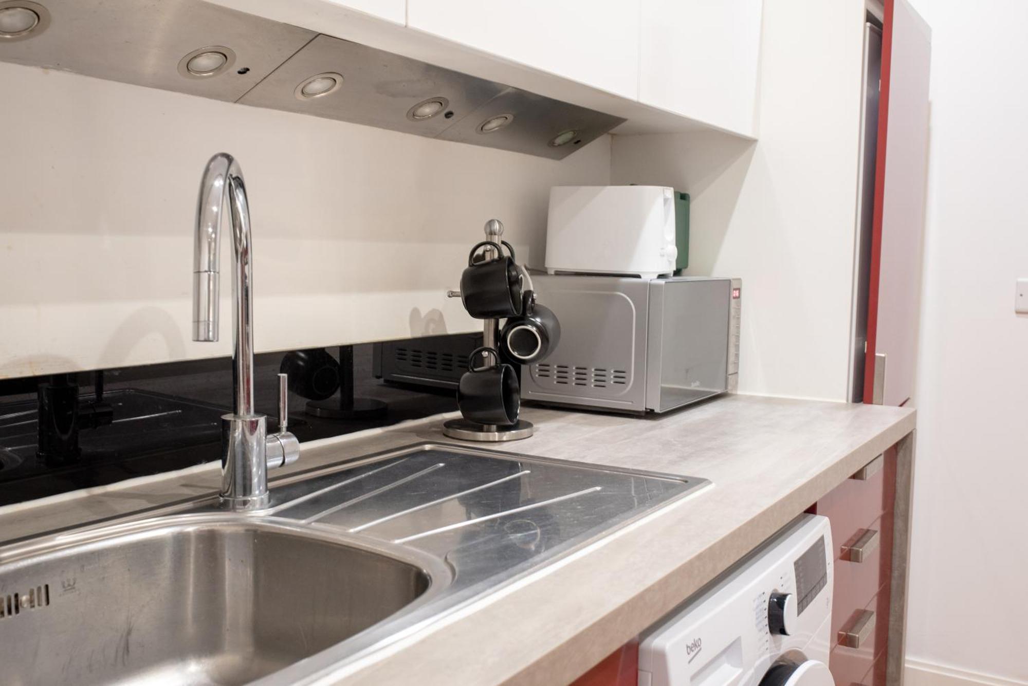Spacious 1 Bed Apartment With Workspace, Coffee & Free Secure Parking Μπέρμιγχαμ Εξωτερικό φωτογραφία